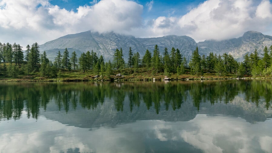 rifugio san bernardo piemonte lago ragozza trekking