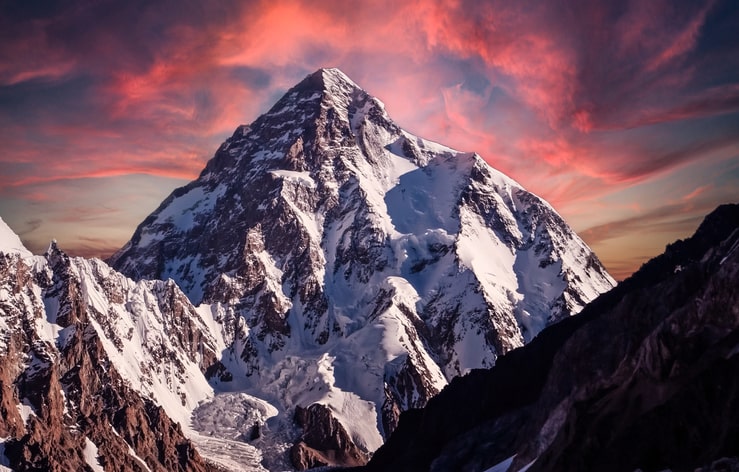 vetta del k2 al tramonto